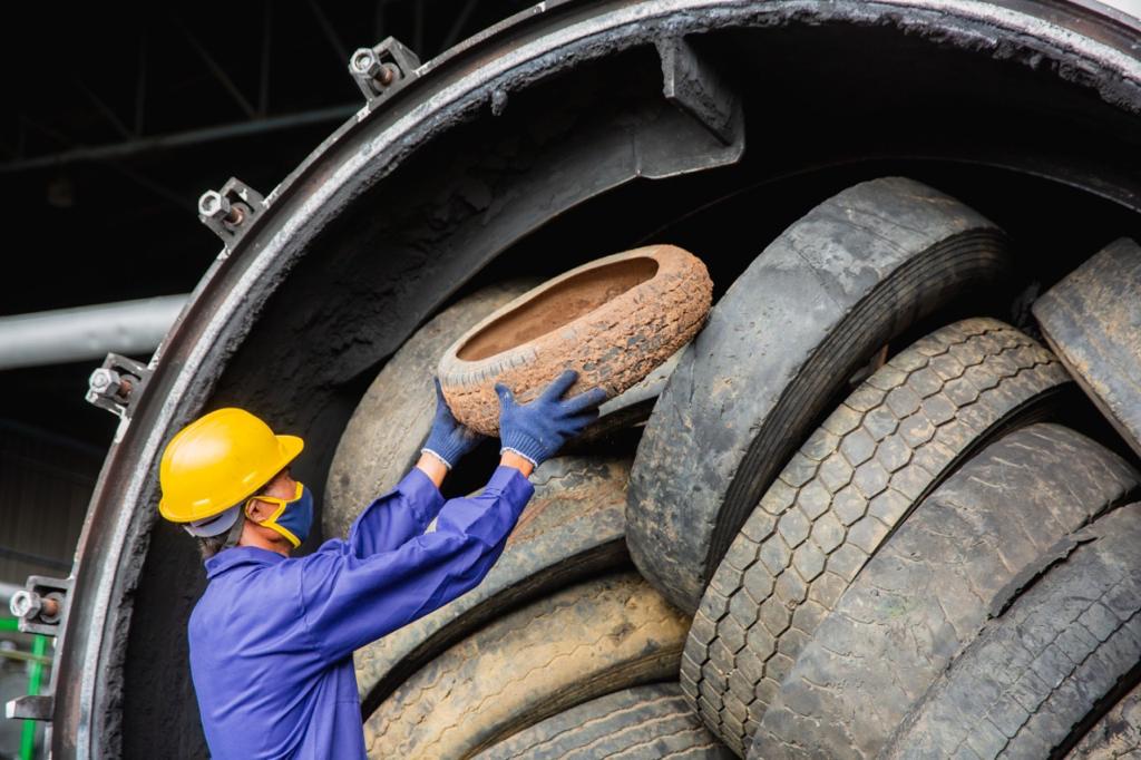 Dannys Enterprises tyre handling operation